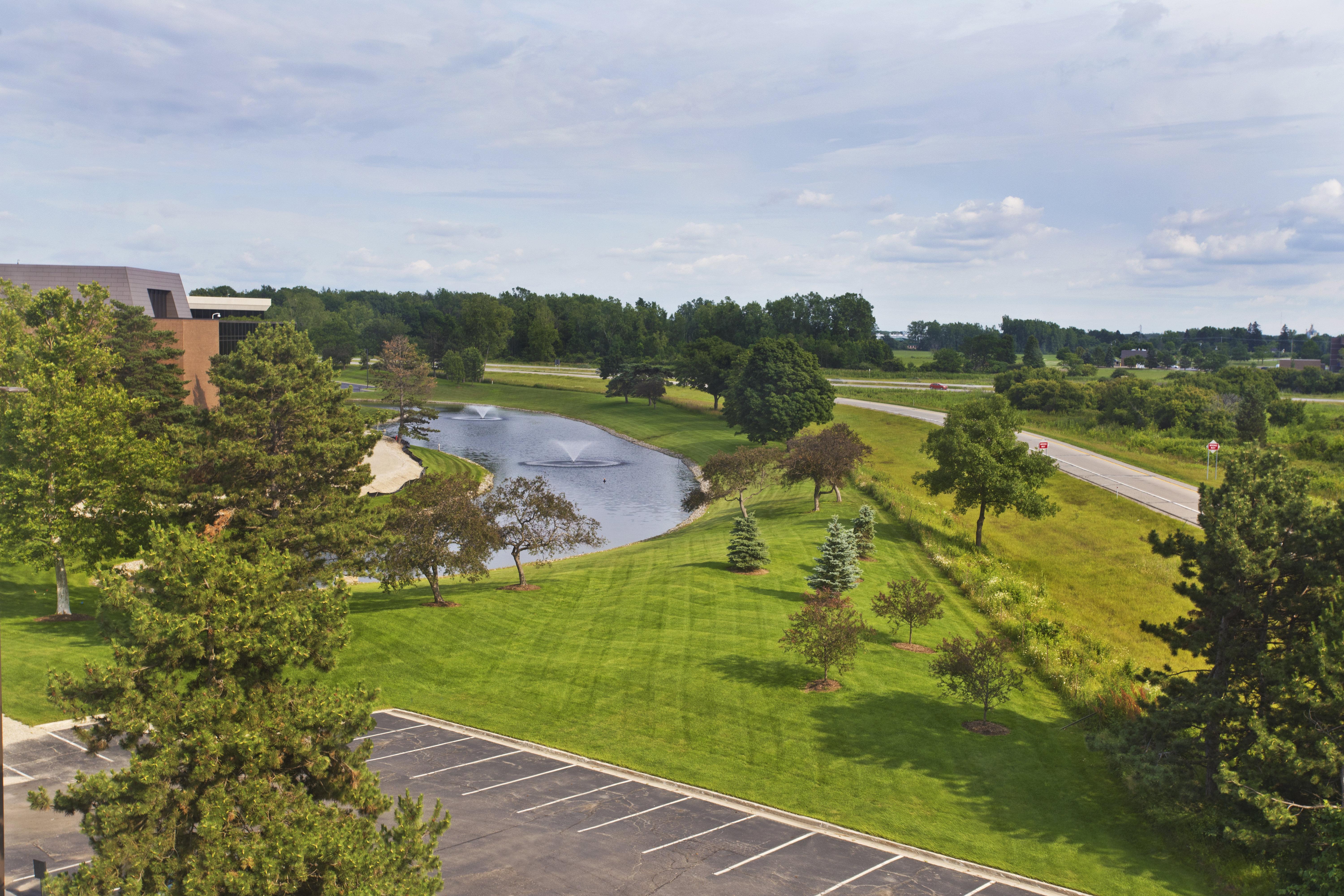 Hotel Crowne Plaza Lansing By Ihg Exterior foto