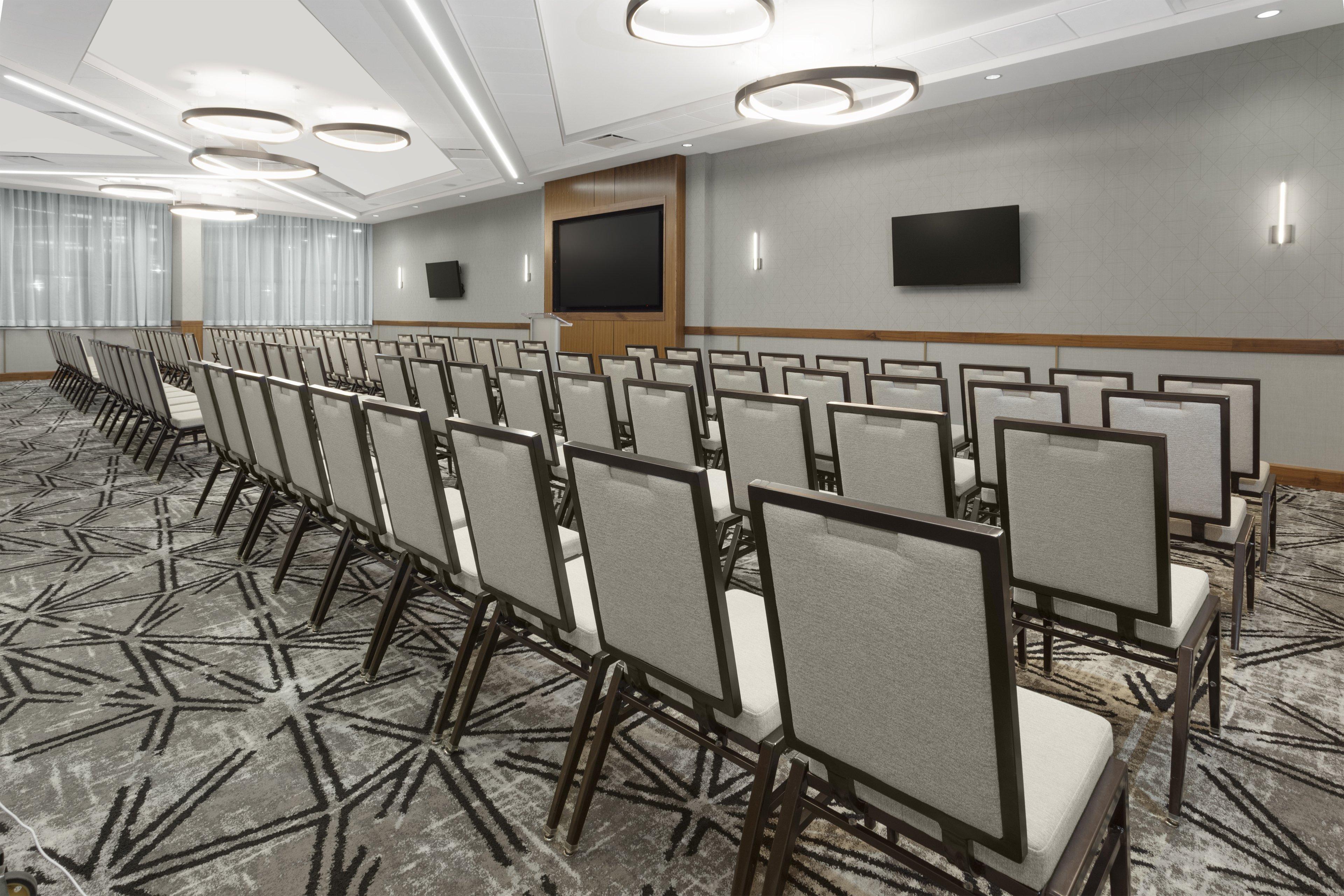 Hotel Crowne Plaza Lansing By Ihg Exterior foto