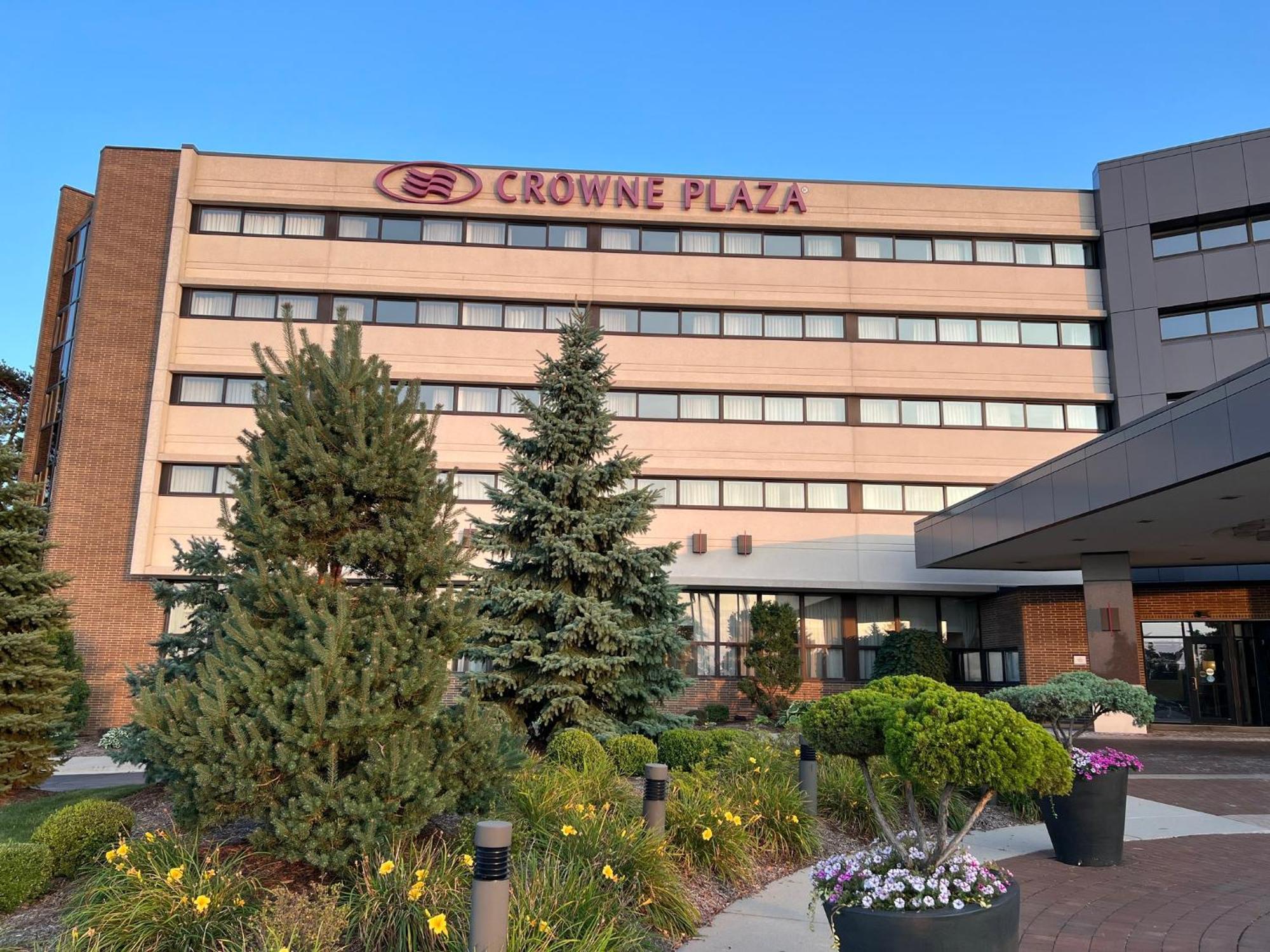 Hotel Crowne Plaza Lansing By Ihg Exterior foto